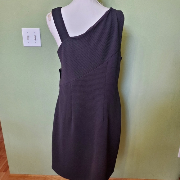 NWT Signature Robbie Bee size 14 cocktail dress. - Picture 4 of 7
